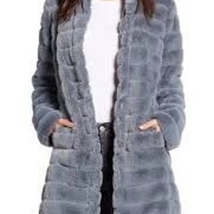 BB Dakota.    Size Small.   Slate Blue